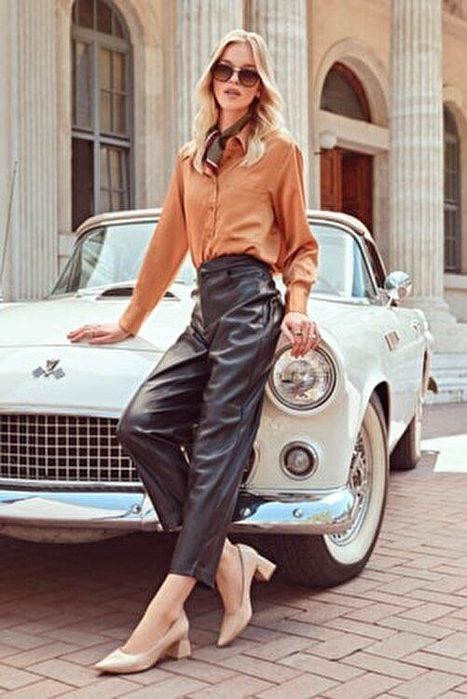 Нежные женские туфельки