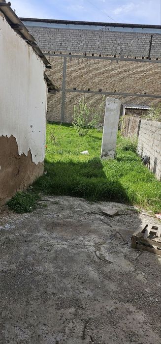 Мирабад.Куйлюк,Школа 215Участок .3 сотки фасад 111м