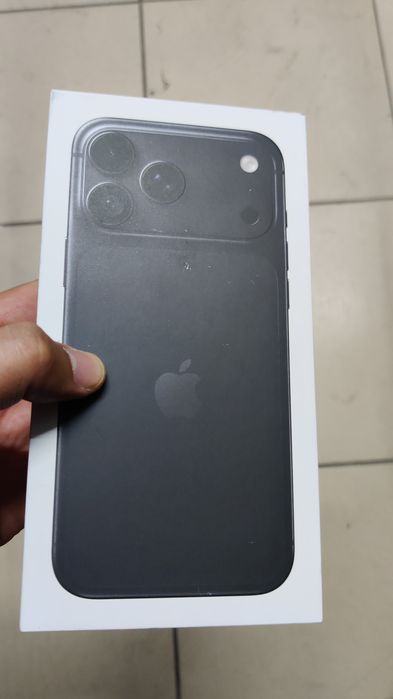 Продам Айфон 18 Pro Max.