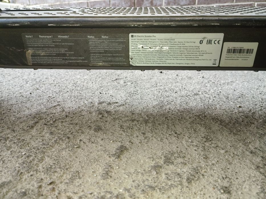 Vând trotineta xiaomi pro