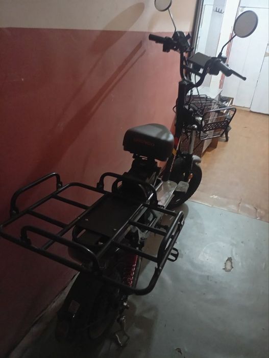 Skuter sotiladi holati ideal hamma joyiga narxi kelishiladi