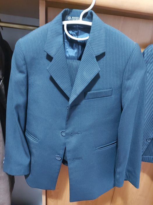 Продам костюмы детские