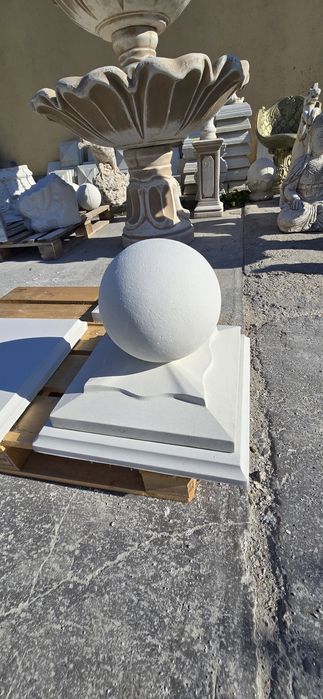 Capace/coame /glafuri/bile de  gard din ciment alb