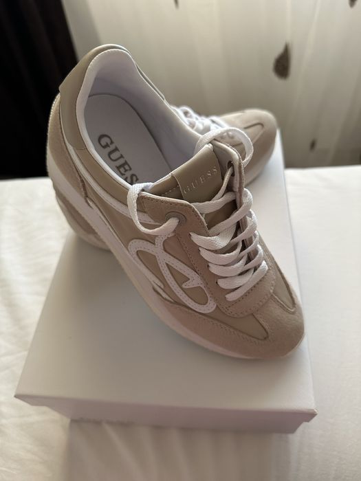 Дамски спортни обувки GUESS