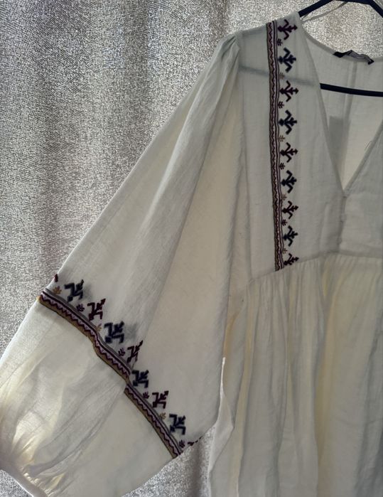 Платье Zara с этикеткой