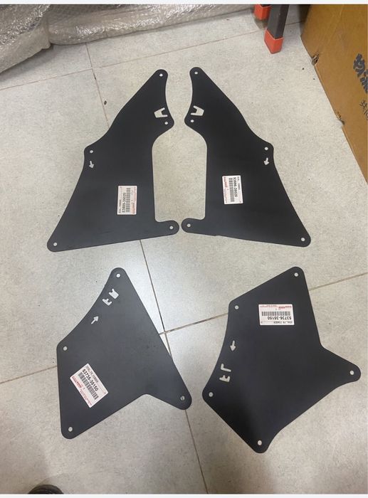 Линзы противотуманки птф в бампер Toyota Haghlander