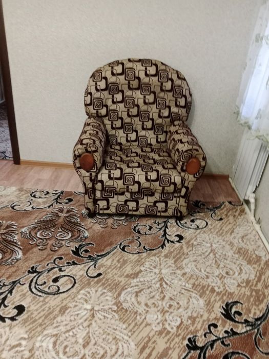 Продам диван и два кресла.