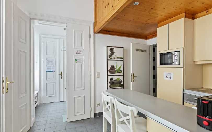 Дава се под наем Тристаен апартамент в Пловдив, Център - 78 кв.м за 209.1 € - Снимка #3