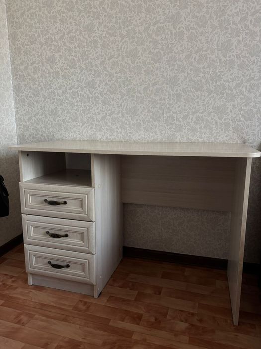 Учебный стол.         .