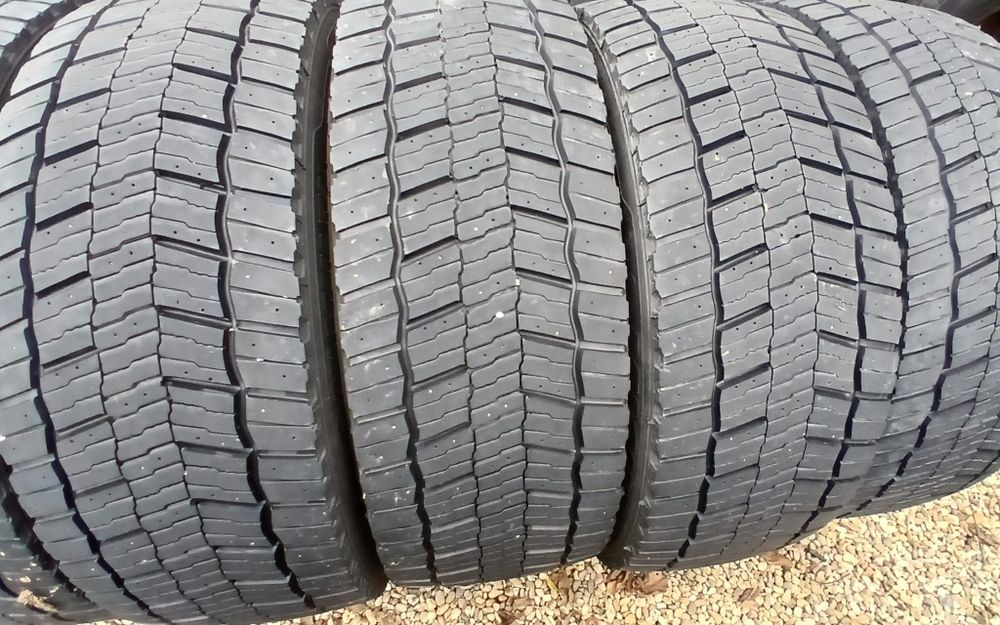Vând anvelope camion Michelin 295/60 22.5