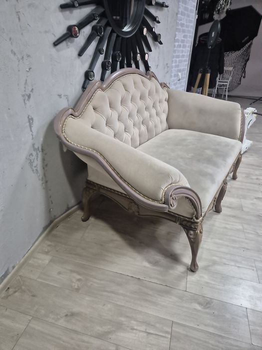 продам диван в королевской стиле