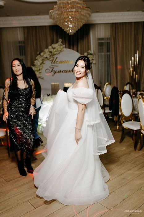 продам платье свадебное.