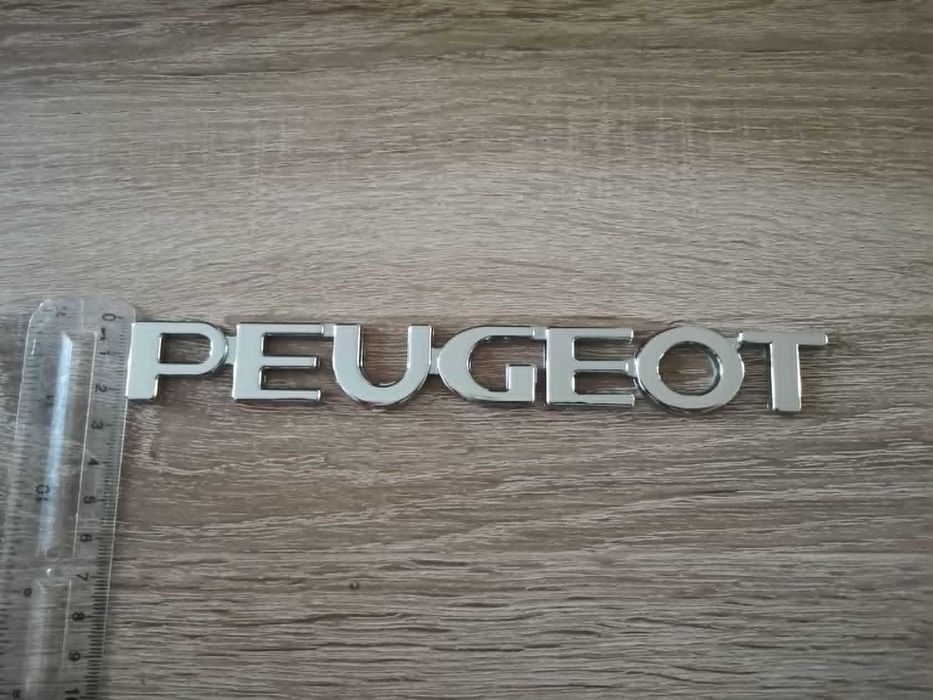 сребрист надпис Peugeot стар стил