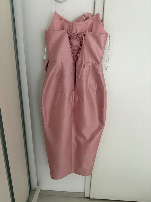 Rochie de ocazie cu corset și aplicații deosebite