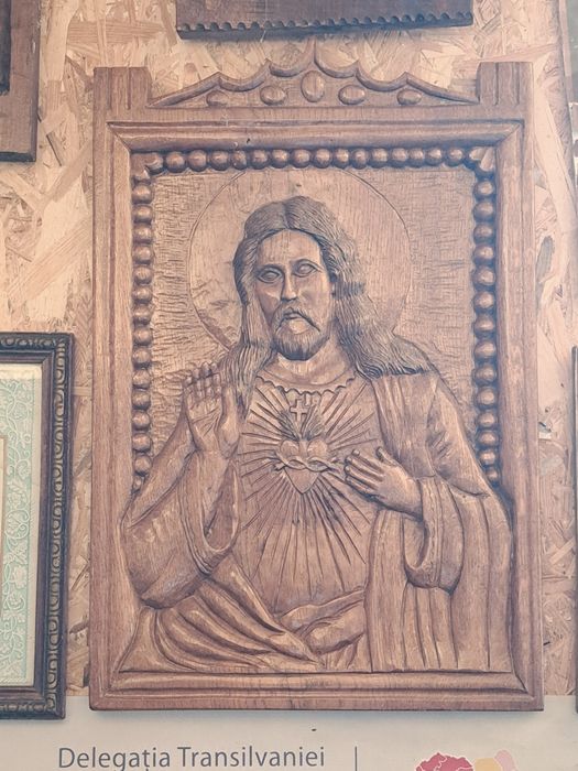 Statuete din lemn sculptate manual