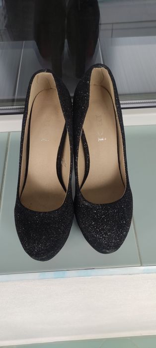 Se vinde pantofi dama