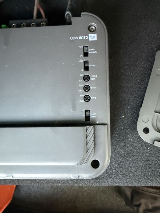 Vand subwoofer jbl + statie club A600