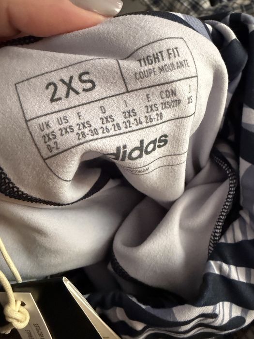 Colant Adidas 2xs merge si pe un xs