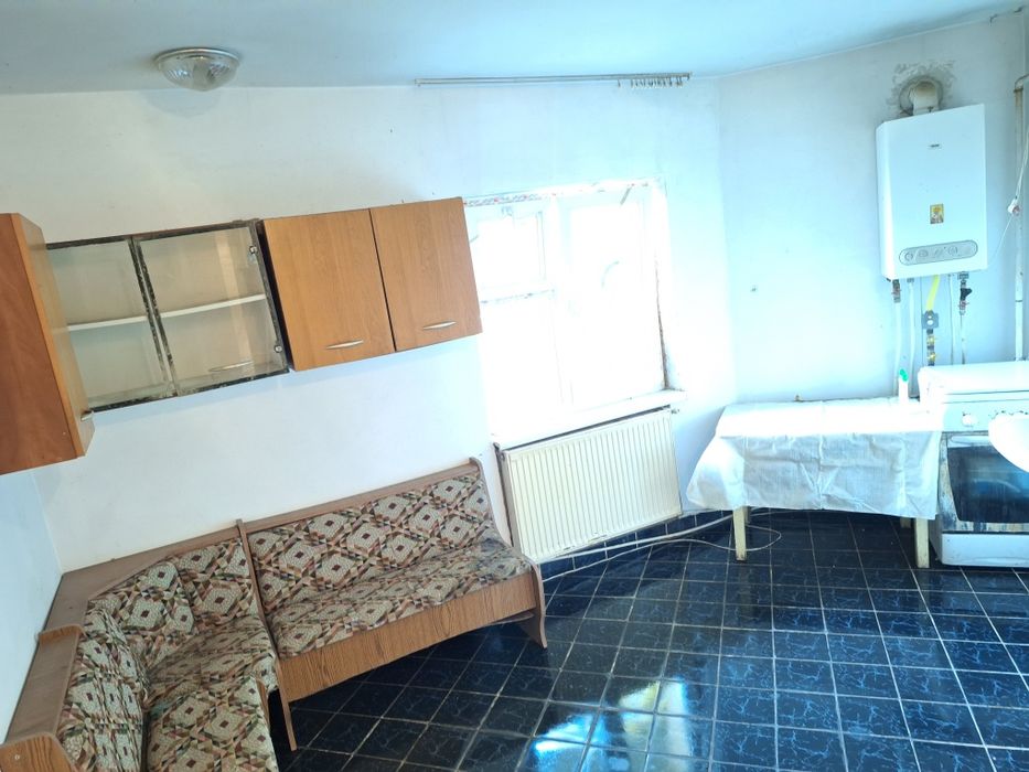 Vând apartament 2 camere, decomandat, parter