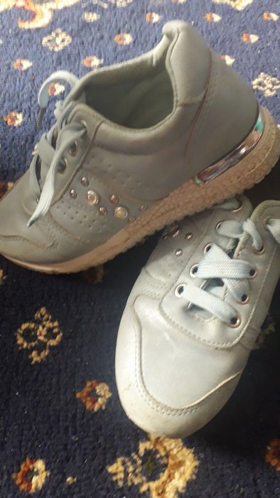 Продам детские туфли и кроссовки