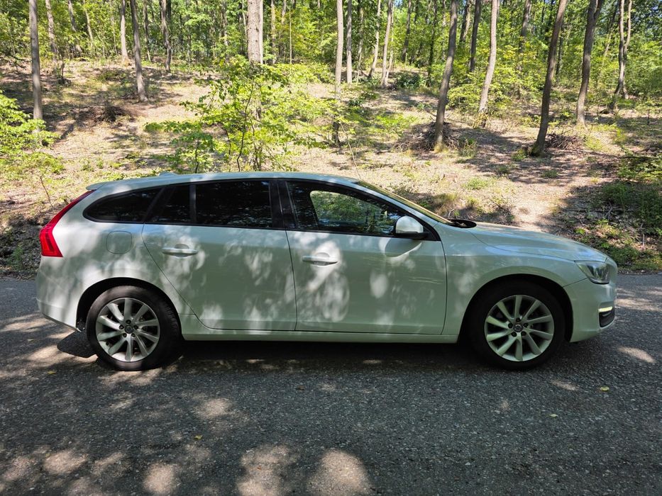 Volvo V60 (2015) • 1.6 Diesel (115 CP) • Alb Perlat