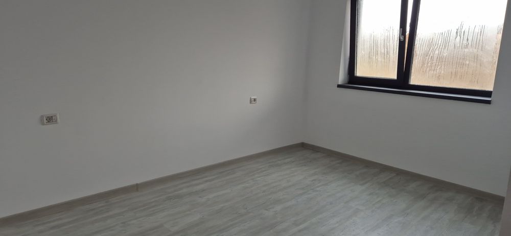 Casa  Ciurbesti cu scara interioara si  placa de beton !