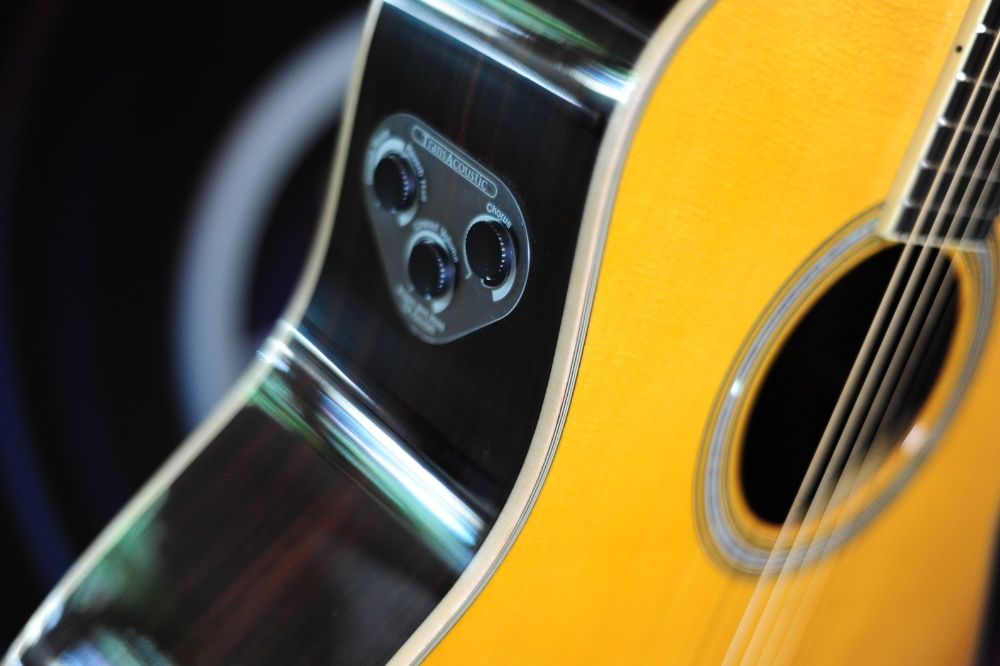 Гитара с необычным звучание YAMAHA Trans-Acoustic