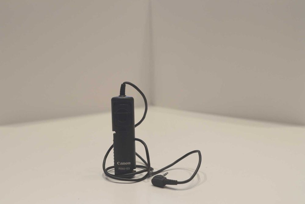 Canon DSLR 400D + дистанционнен спусък + четец на карти + малка чанта