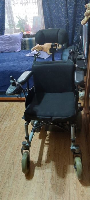 Электрическая инвалидная коляска