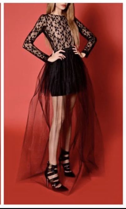 Черна рокля с пачка Avin авин