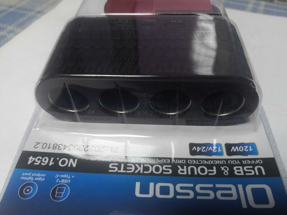 Adaptor bricheta auto x4 cu 2 usb + tip c