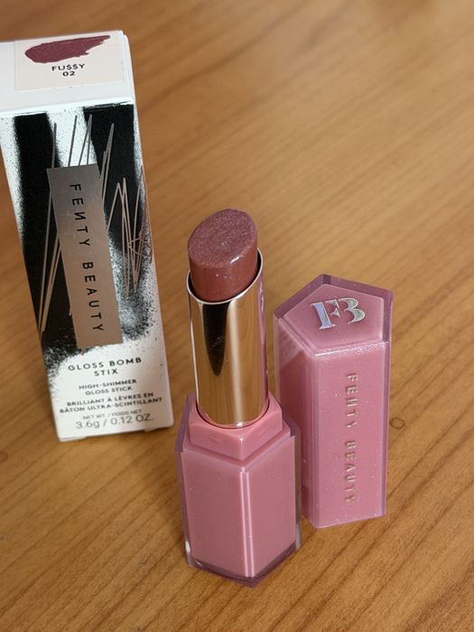 Ruj Fenty Gloss Bomb Stix