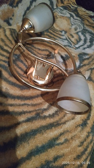 Продам люстру 2 рошковая