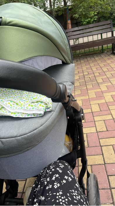 Продам коляску 2 в 1