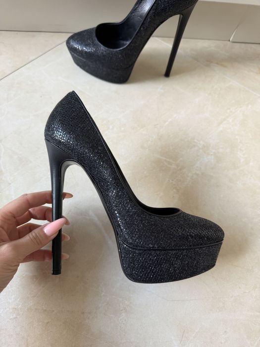 Casadei блестящо черни обувки