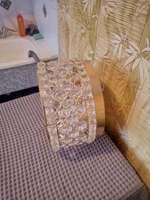 Продам хрустальную люстру