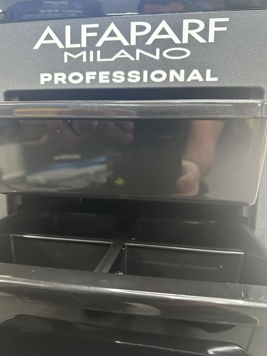Vând ucenic pt salon de coafurã Nou ( Alfaparf Milano )