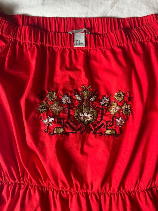 Рокля , с ръчно бродирана шевица М размер , H&M , памучна