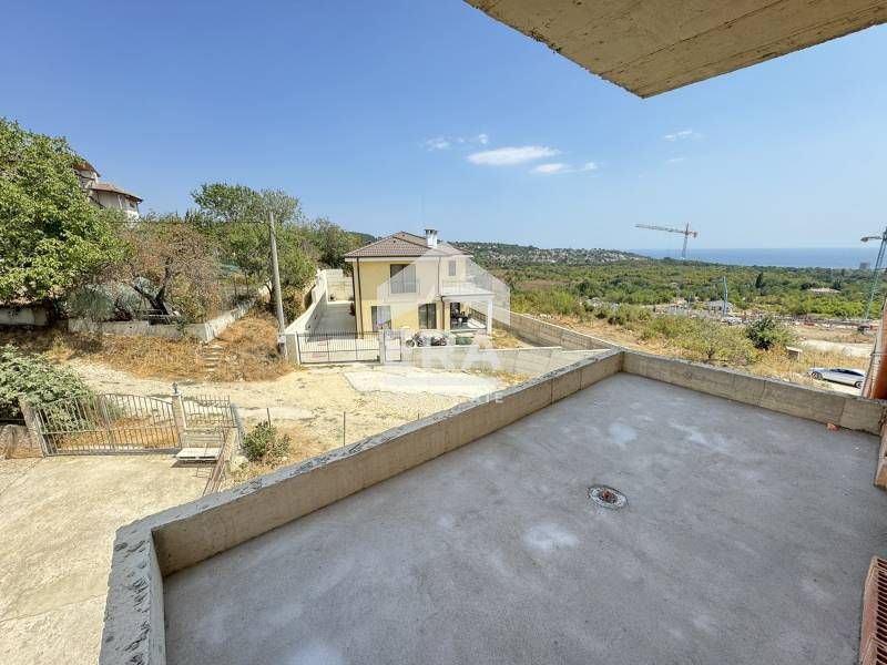 Продава се Двустаен апартамент в Варна, Виница - 61 кв.м за 1638 €/кв.м - Снимка #6