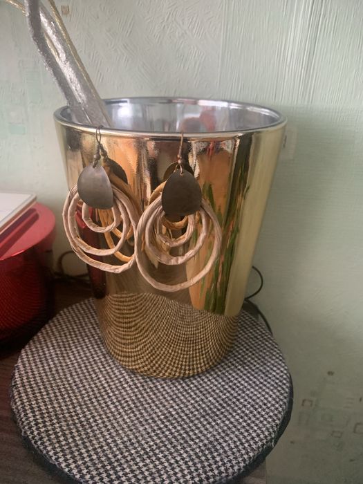 Обеци, брошки и др. Бижута