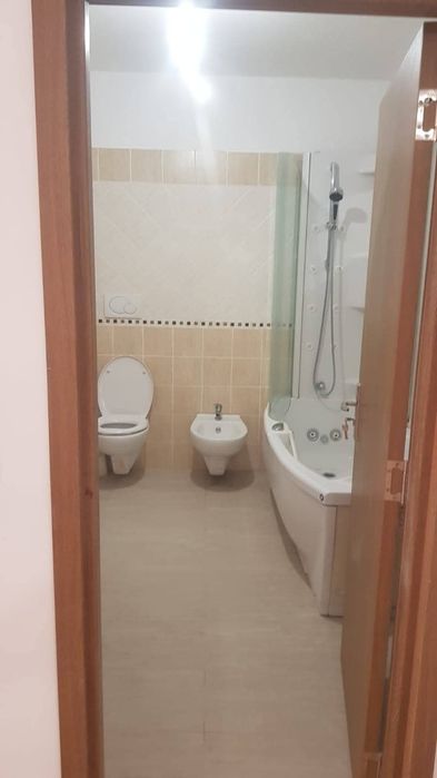 Vind sau închiriez apartament Decomandat, Mansardă .,Lift.Tel 0764749538.