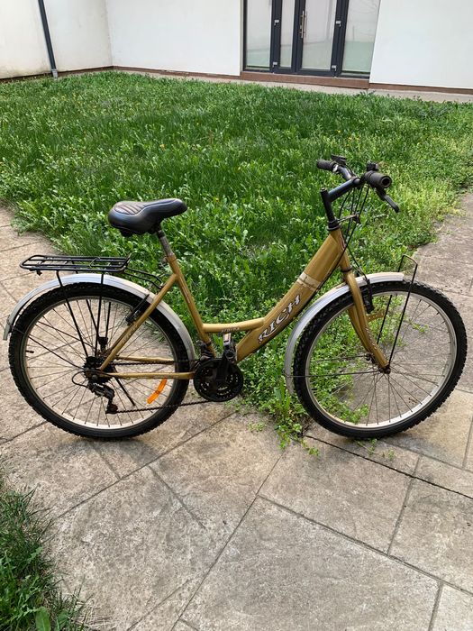 Vând bicicletă de dama