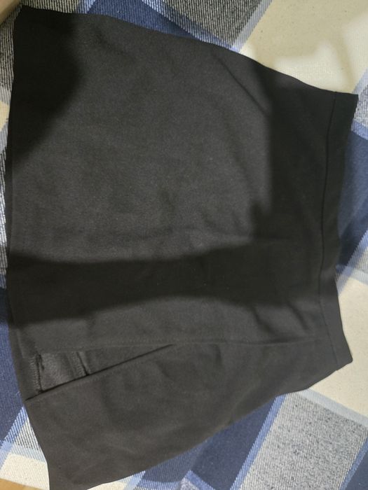 Юбка с вырезом чёрного цвета