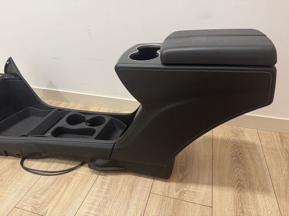 consola centrala tesla model s