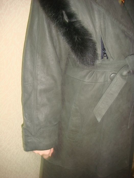 Продам Кожанный женский плащ (Корея). Абсолютно новый.