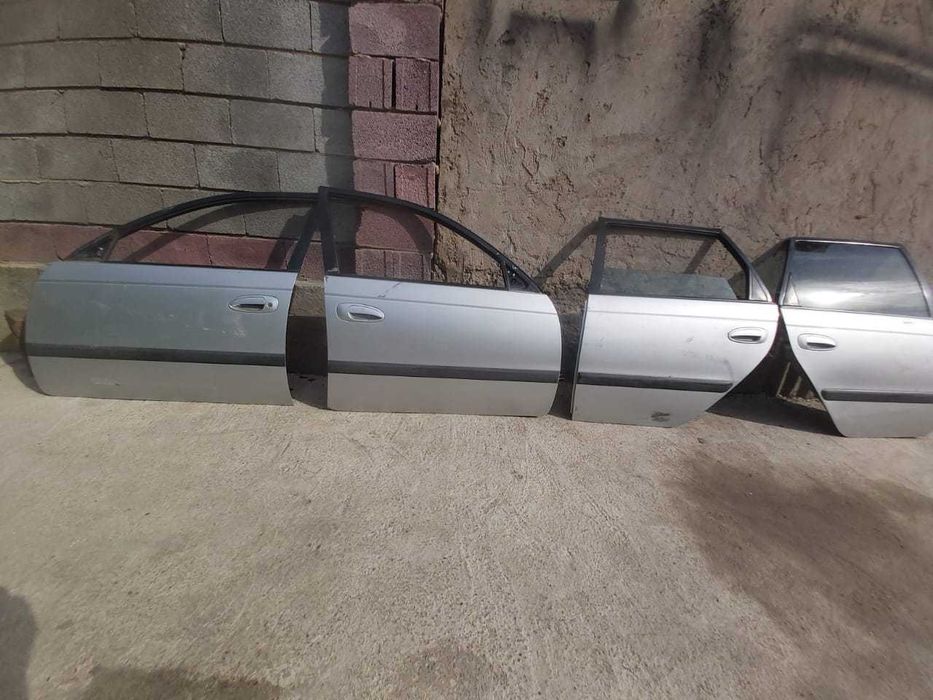двери на toyota avensis 2000г