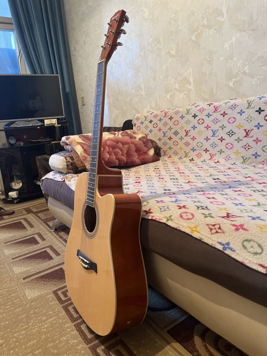 Гитара электроакустическая с сумкой вместе