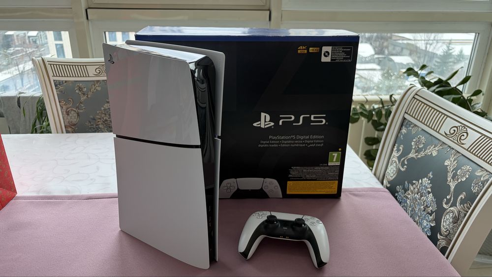Продам PS5 slim.