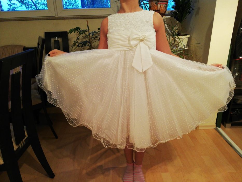 Бяла официална рокля