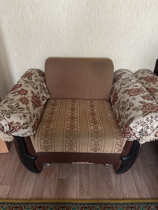 Мебель , мягкий уголок . Диван два кресло кравати